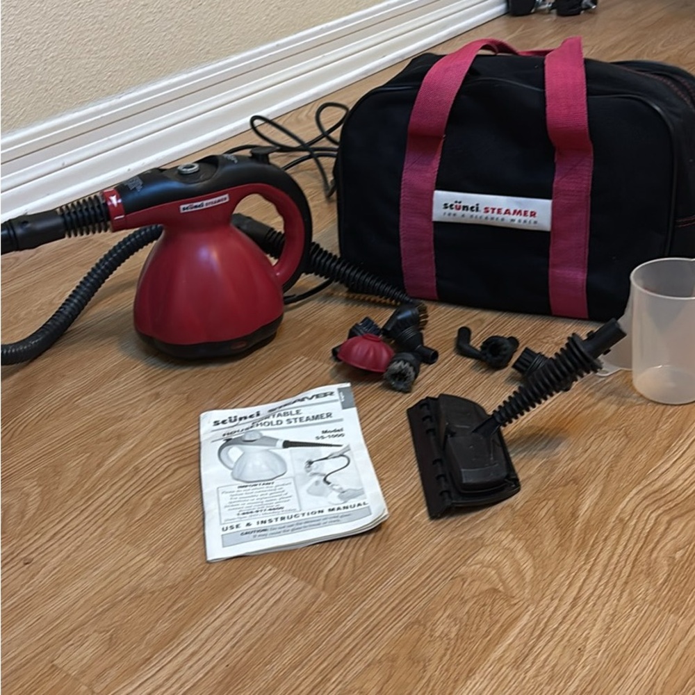 Scunci Steam Cleaner model SS 1000with all Accessories, manual and carrying bag